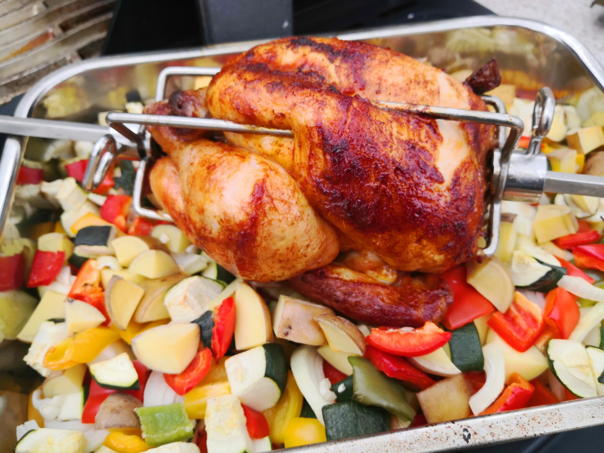Grillhähnchen mit Gemüsepfanne vom Gasgrill